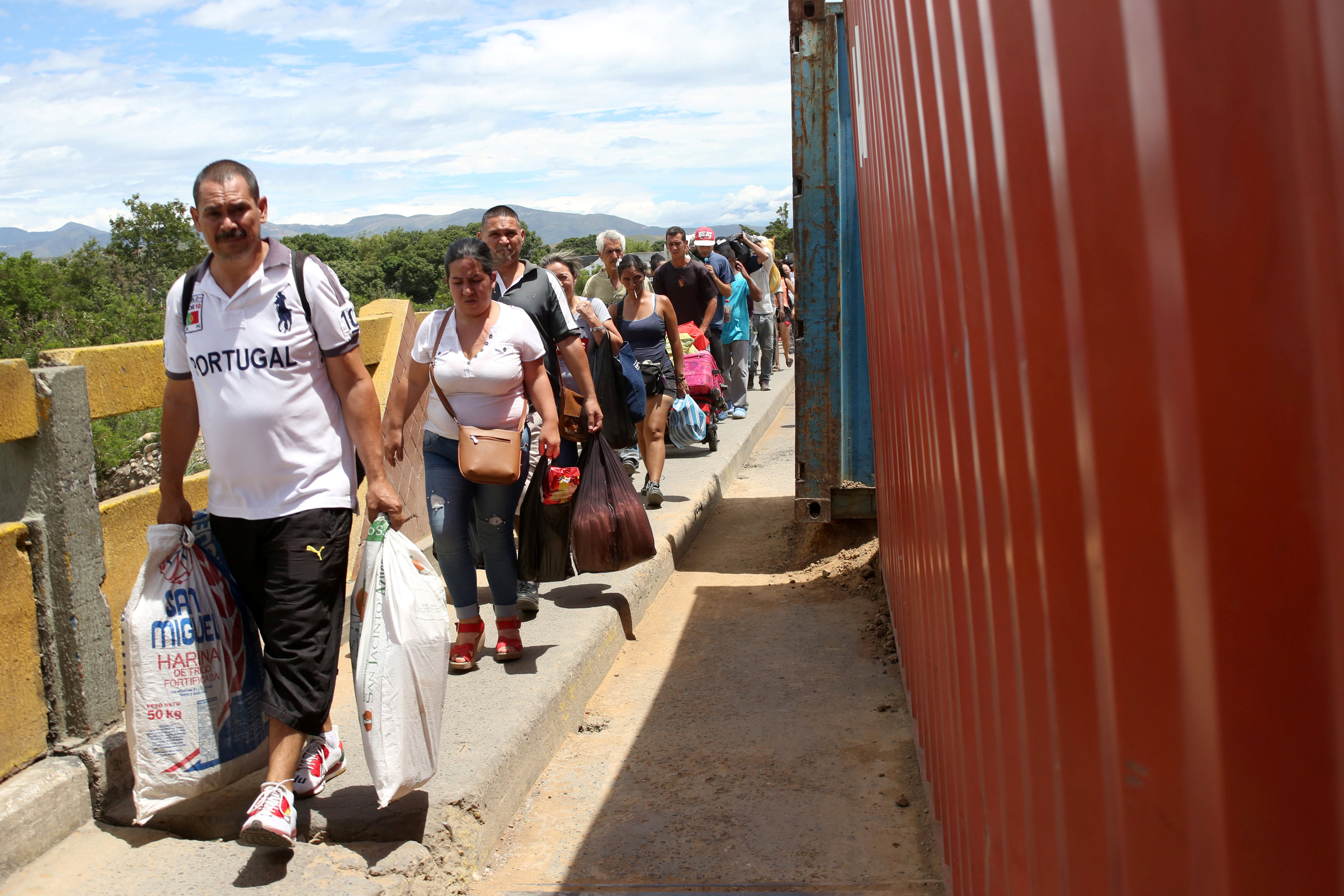 La frontera entre Colombia y Venezuela se reabre, pero los senderos ocultos siguen siendo puntos de acceso