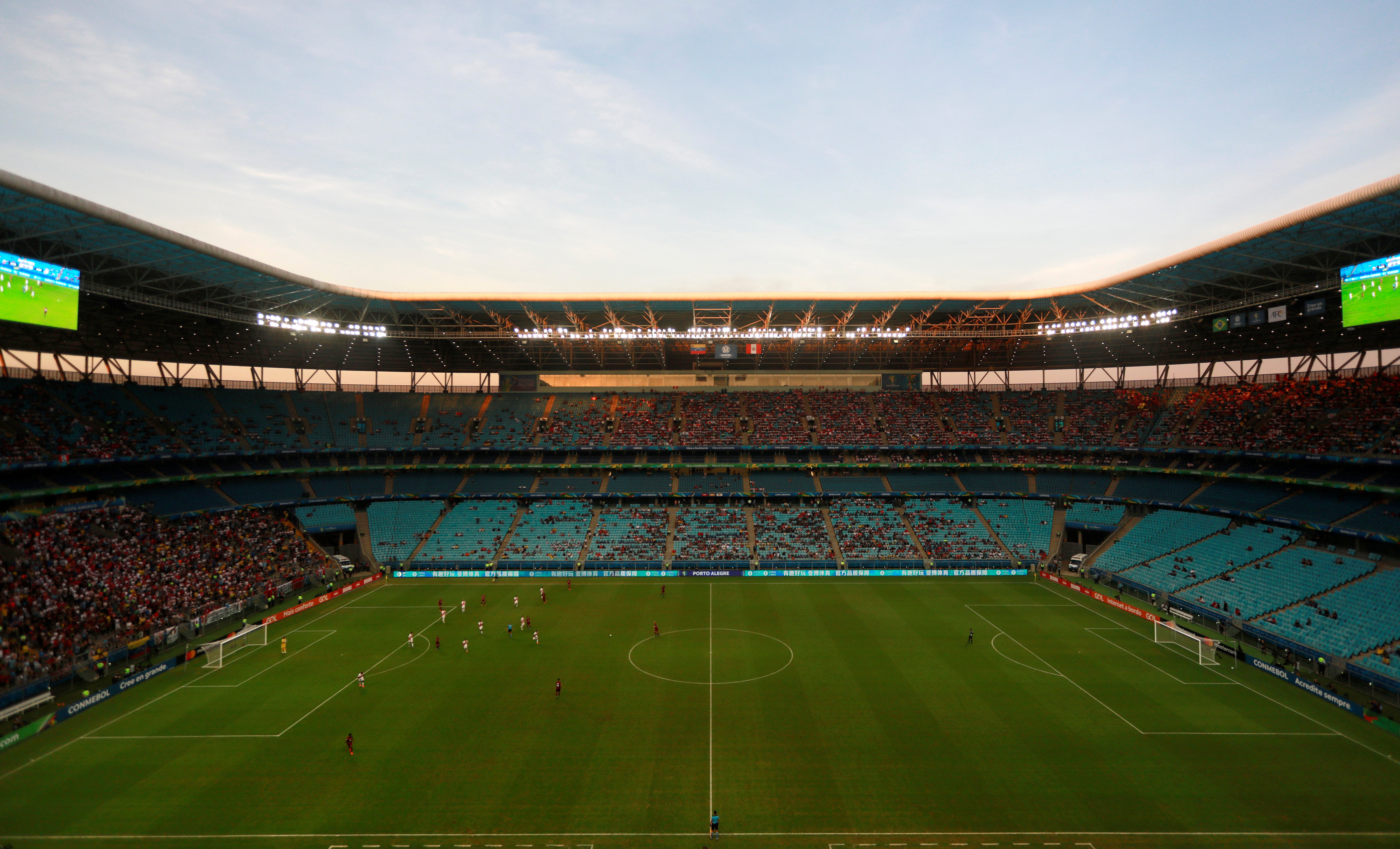 Saltan las alarmas en la Copa América la poca afluencia de hinchas a los estadios (FOTOS)