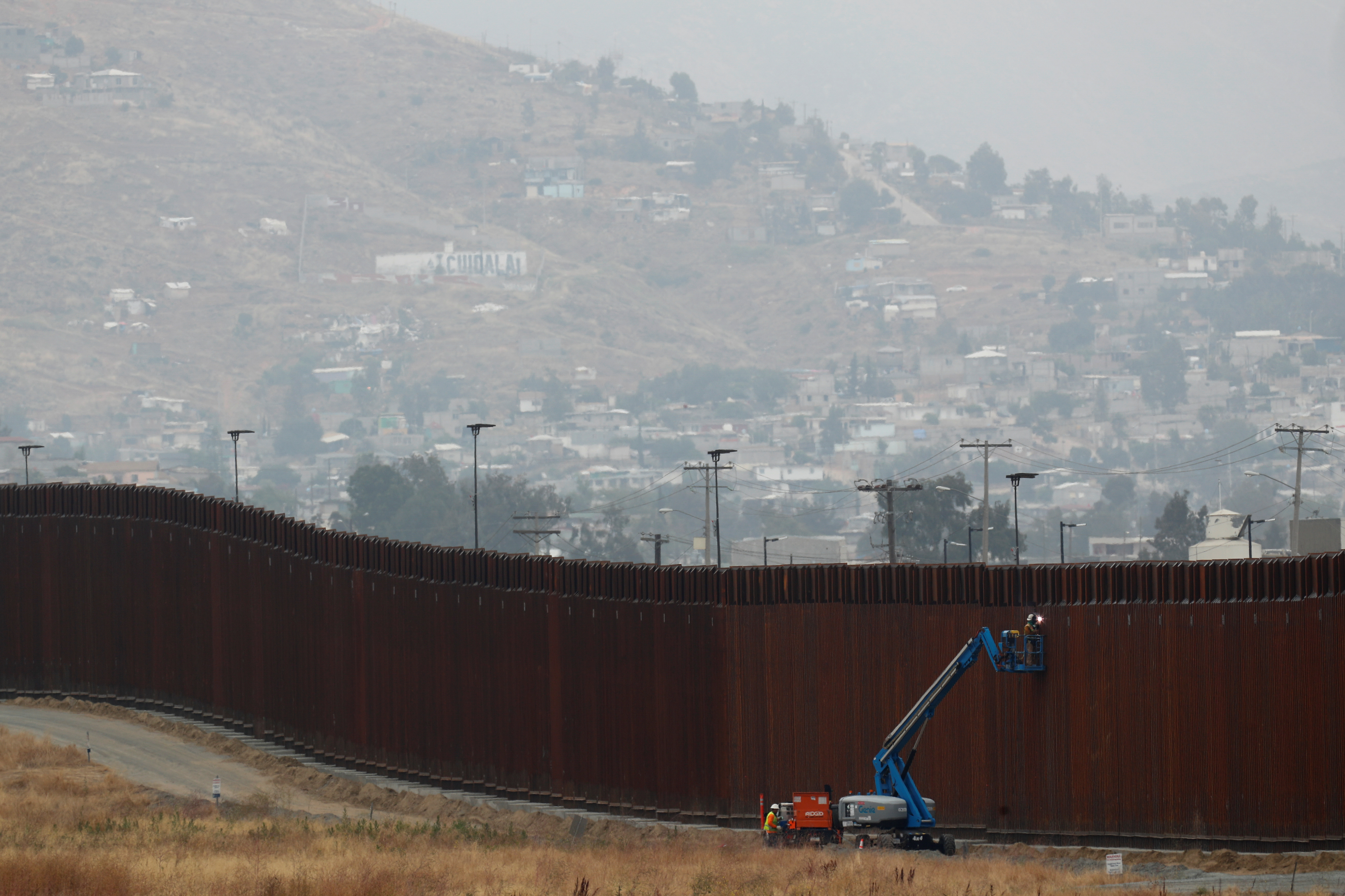 Pentágono libera 3.600 millones de dólares para muro en la frontera con México