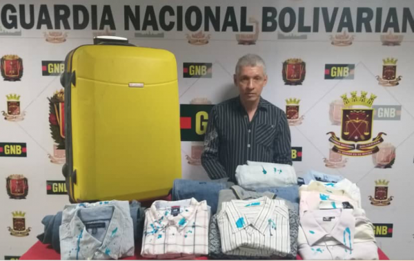 Capturan en el aeropuerto de Maiquetía a colombiano con 24 franelas impregnadas de cocaína
