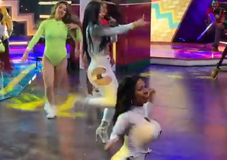 Lo más extraño que verás hoy: Diosa Canales bailando son su doble miniatura peruana (VIDEO)