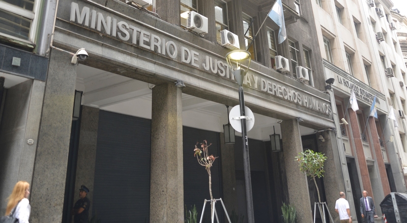 Justicia argentina condenó a cuatro años y medio de prisión a un obispo por abuso sexual