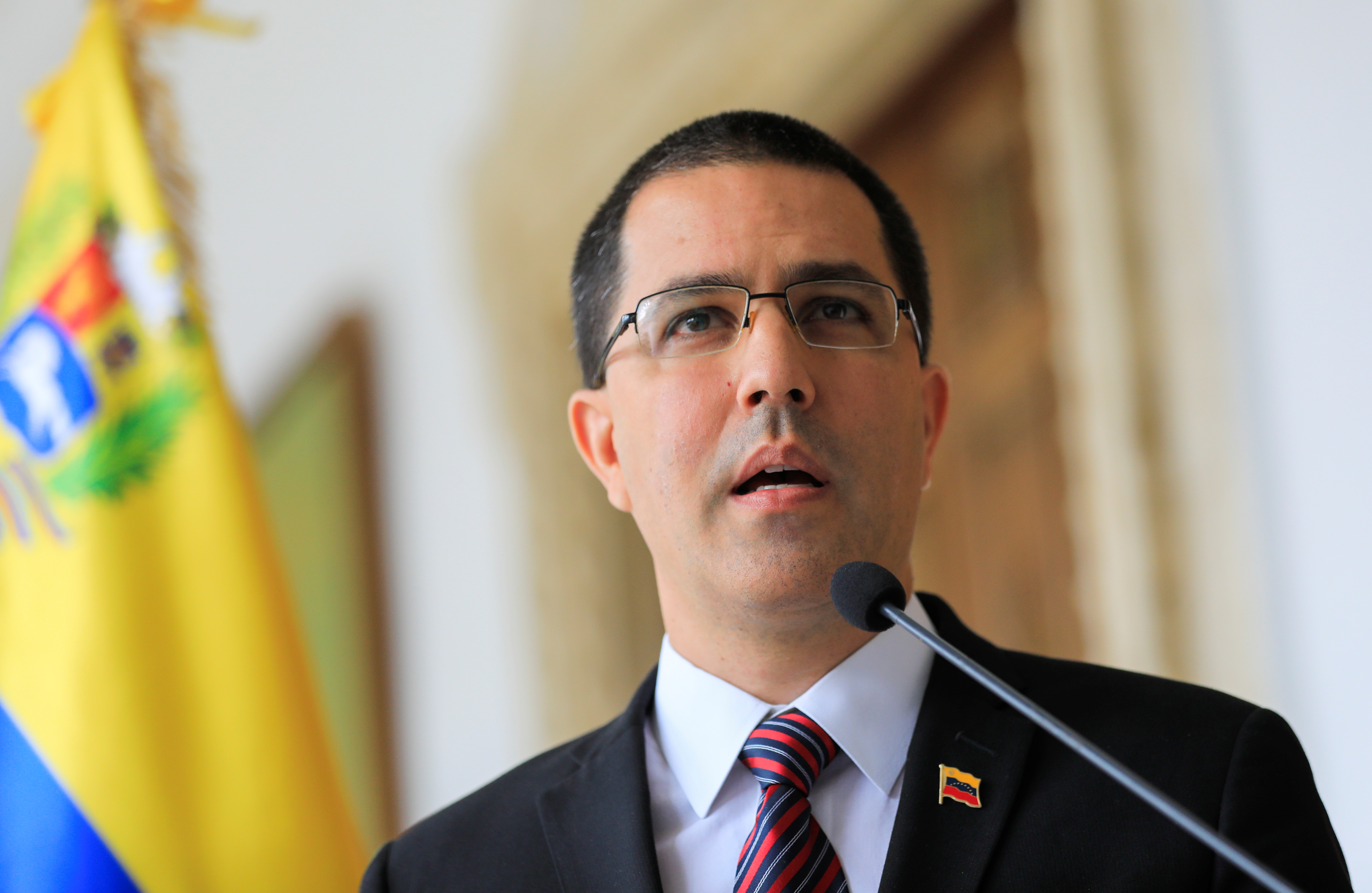 Arreaza catalogó de “cinismo” la Conferencia de Solidaridad con los refugiados venezolanos