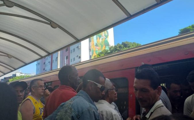 Usuarios reportan fuerte retraso en el sistema Metro de Caracas #24Ago