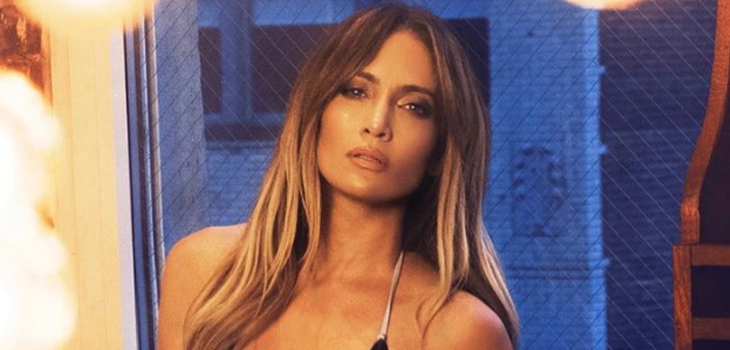 ¡DIVINA! Jennifer Lopez presumió su abdomen de acero a sus 50 años