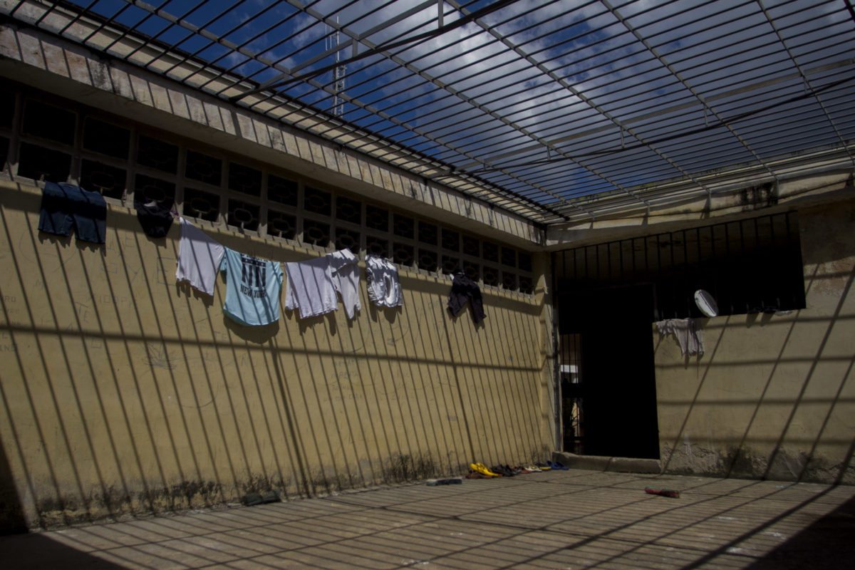 Embarazadas detenidas en calabozos no tienen control médico hasta el parto