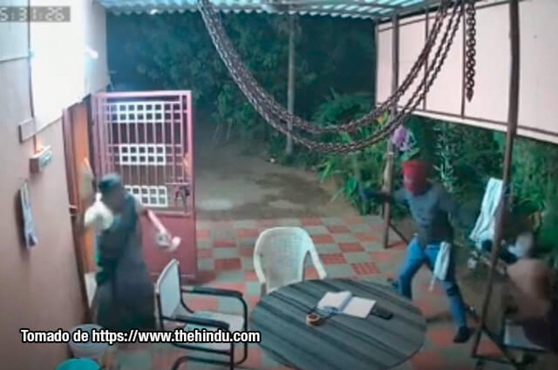 VIDEO VIRAL: A punta de “chancletazos” se salvaron estos abuelitos de ser robados (VIDEO)
