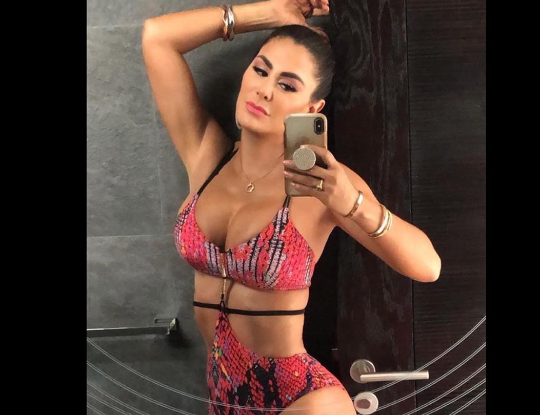 ¿Más chiquita no podía ser? Ninel Conde acaloró Instagram con su apretada tanguita dorada (FOTOS)