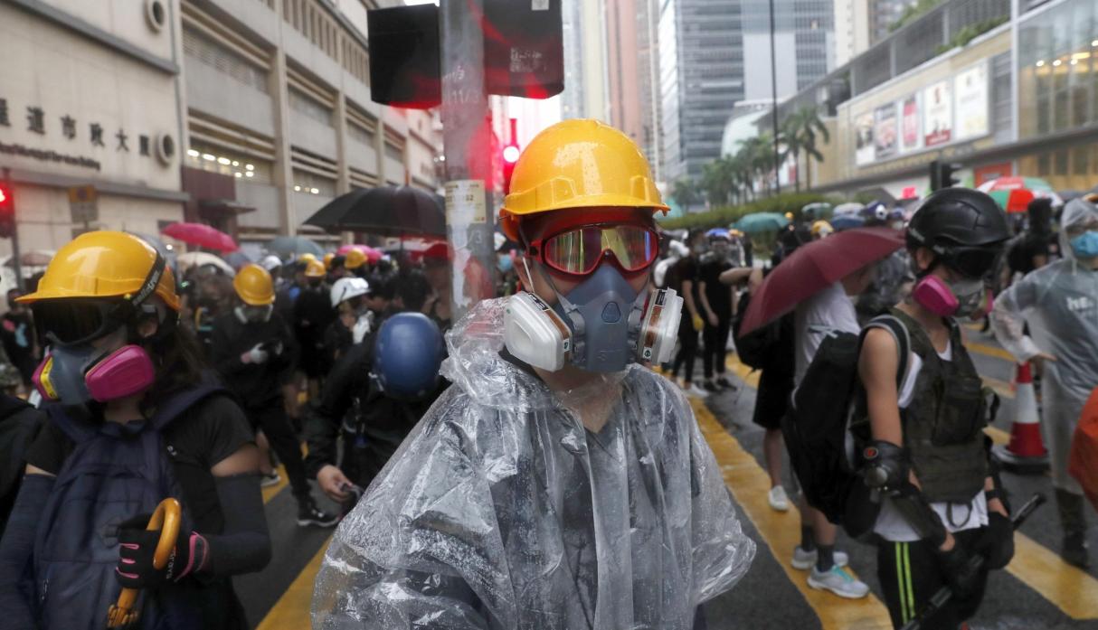 Protestas en Hong Kong: Policía dispara armas de fuego por primera vez