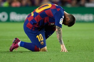 ¡Se encienden las alarmas! Messi salió por lesión en el partido del Barcelona contra Villarreal