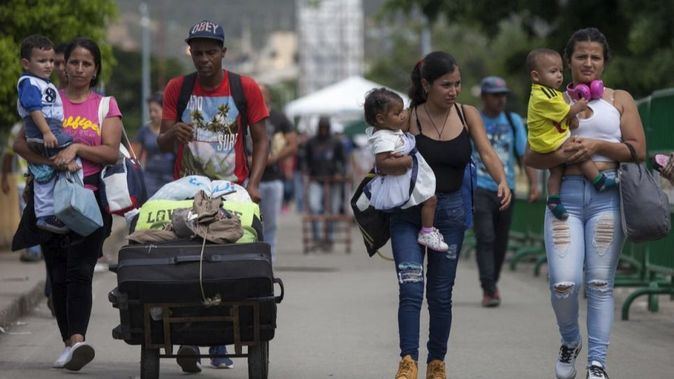 ALnavío: ¿Qué pasará con los 3,1 millones de venezolanos atrapados en Chile, Ecuador, Argentina y otros países en crisis?