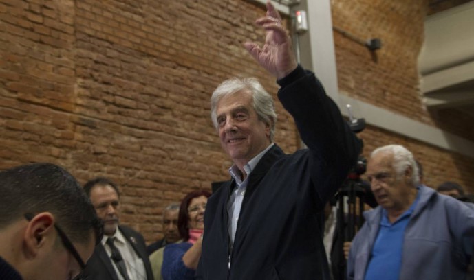 Tabaré Vázquez critica intento reelección de Evo Morales