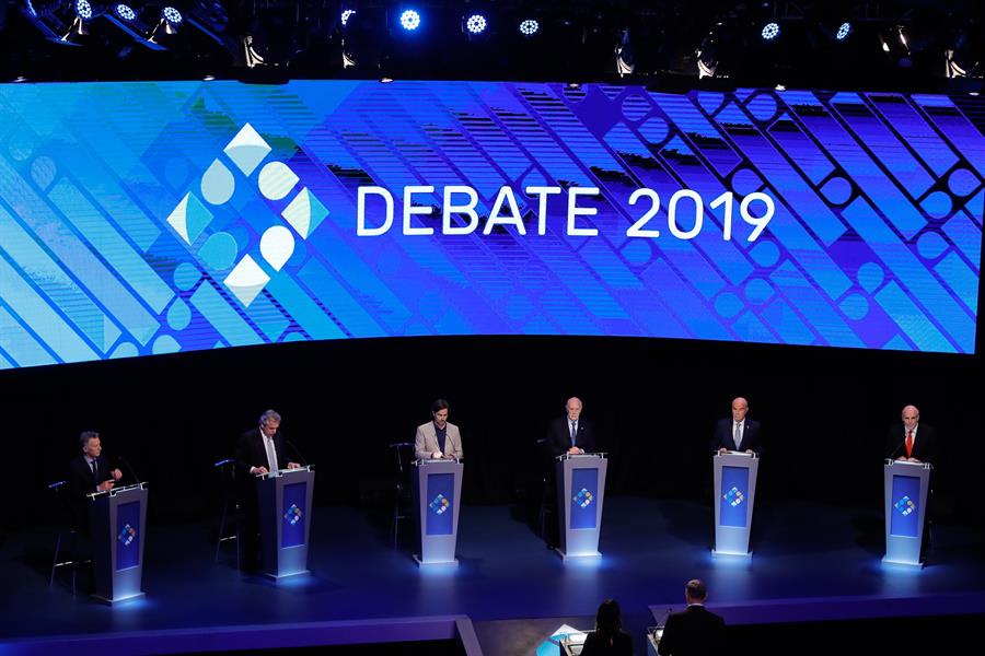 Macri y Fernández se atacan desde el comienzo del último debate argentino