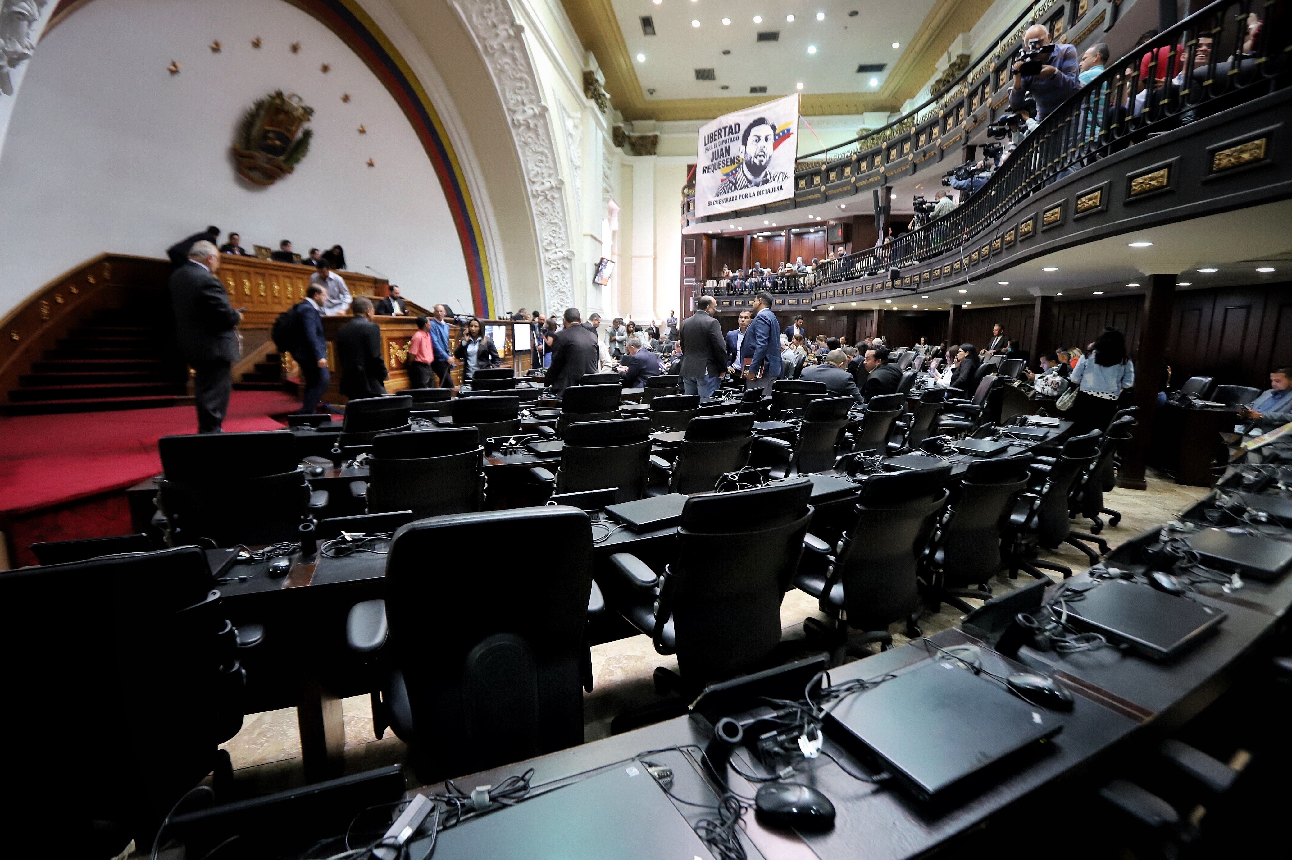 ¡LA FOTO! Por qué los diputados “de la paz” y “el diálogo” no fueron a la AN #30Oct