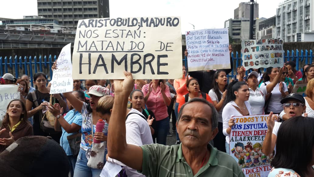 Maestros y profesores continuarán en las calles protestando hasta que Aristóbulo Istúriz renuncie
