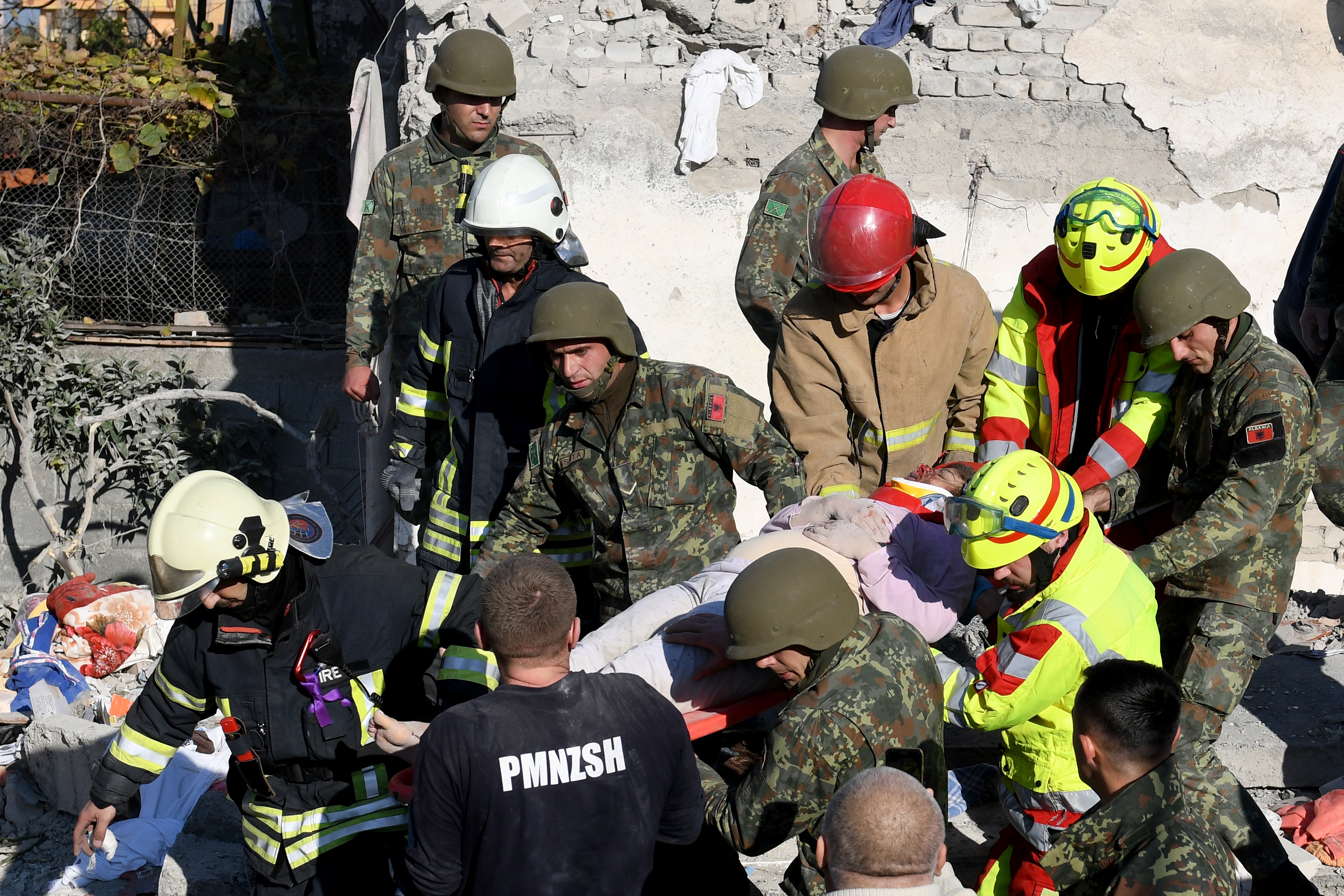 Fallecidos por terremoto en Albania asciende a 50 personas