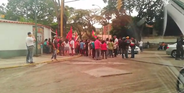 Chavistas se concentran frente a embajada boliviana para brindar su apoyo a Evo Morales #12Nov (VIDEO)