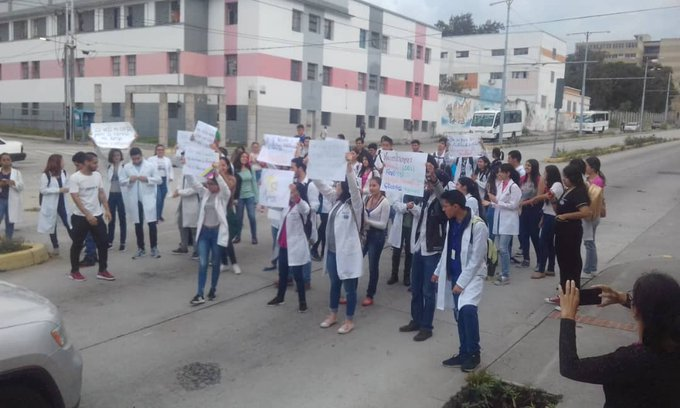 Estudiantes de Medicina de la ULA en Mérida protestan y exigen insumos para poder iniciar clases #21Nov (FOTOS)