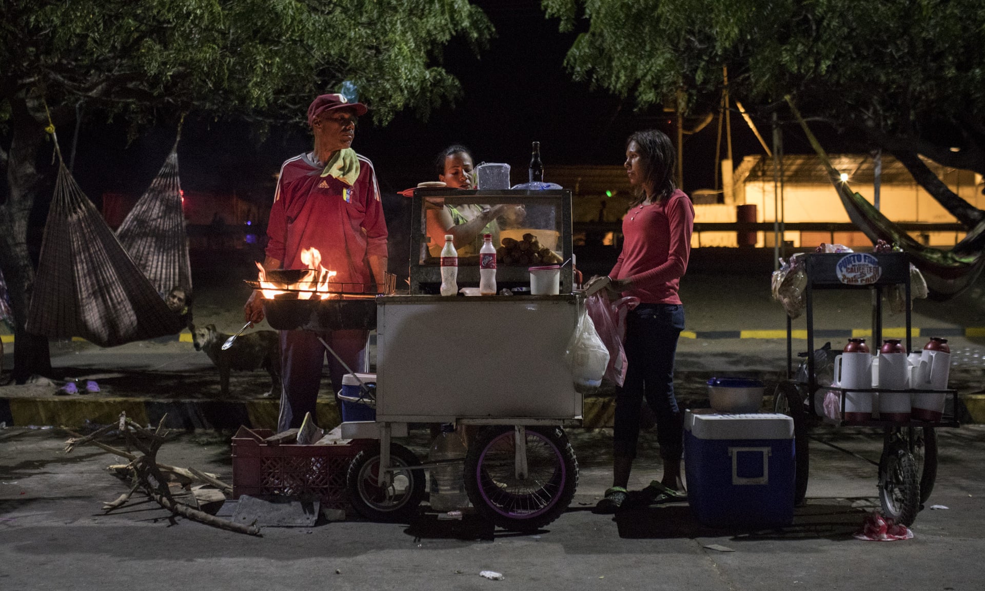 Viviendo una tragedia diaria: Los venezolanos luchan por sobrevivir en Colombia