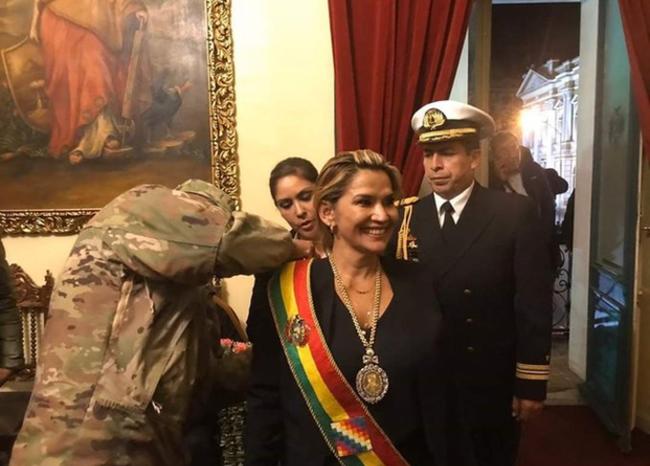 Comandante de las FFAA de Bolivia: Los militares no hemos impuesto presidente