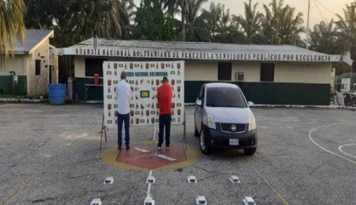 Detienen en Zulia a dos hombres con 16 panelas de cocaína ocultas en un vehículo