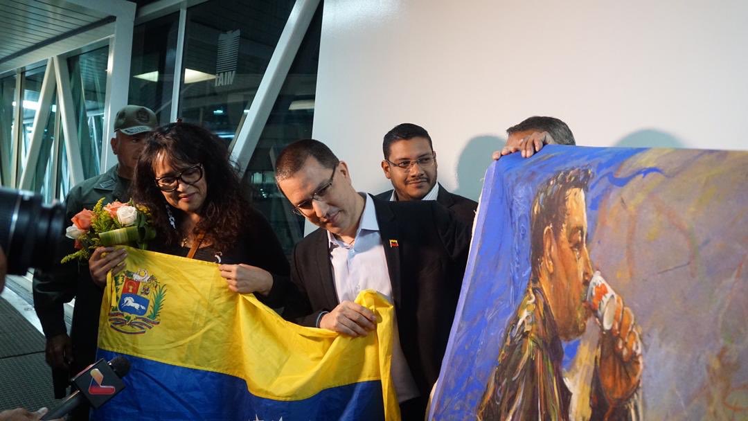 Arreaza recibió este domingo a diplomáticos venezolanos expulsados de Bolivia (Fotos)