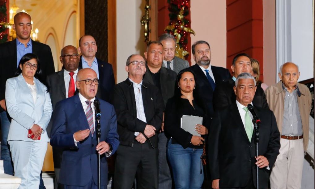 Maduro presidió la “mesita” de diálogo en Miraflores… pero envió a Jorgito a declarar