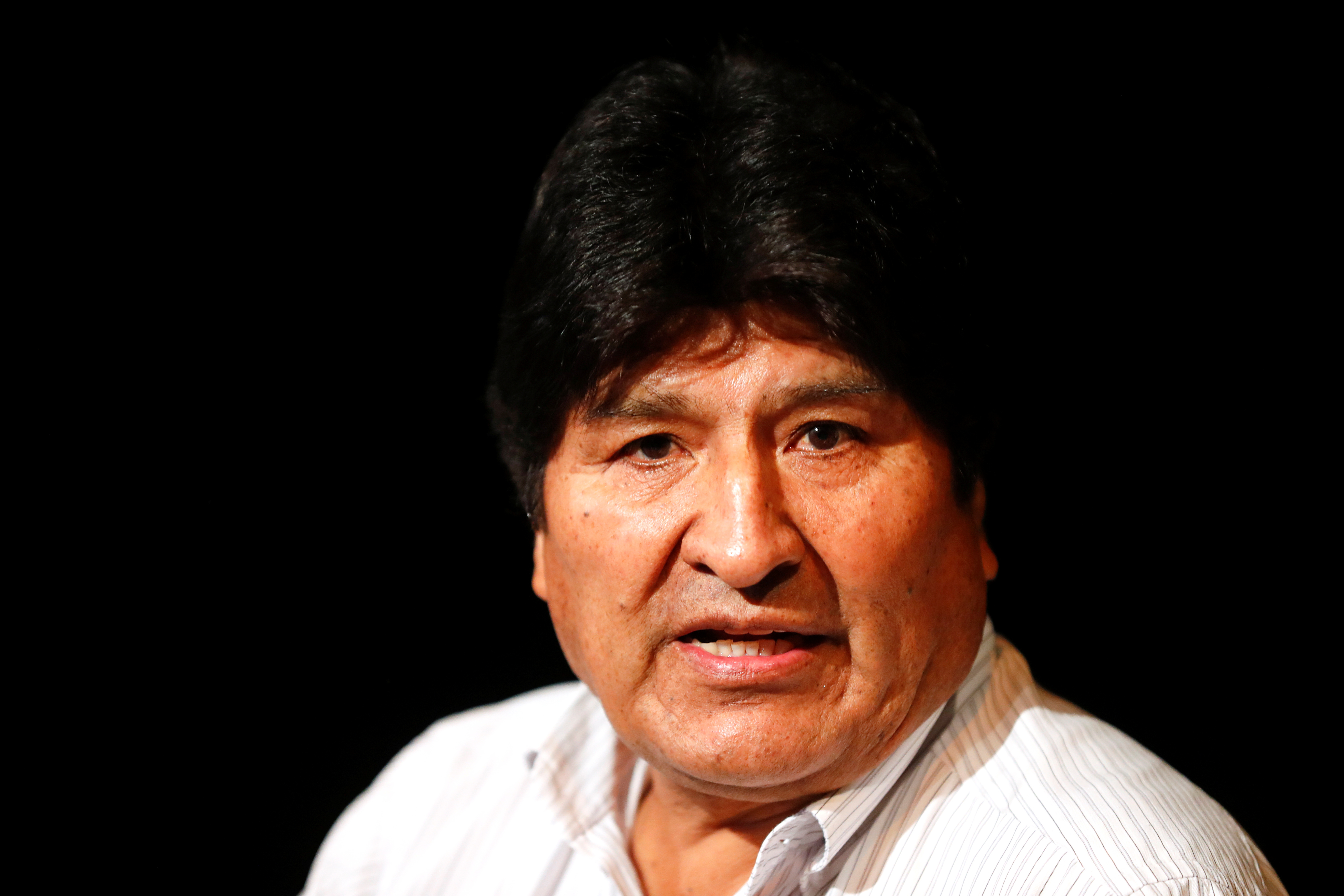 Evo Morales da poder a su abogado para que lo registre como candidato al Congreso