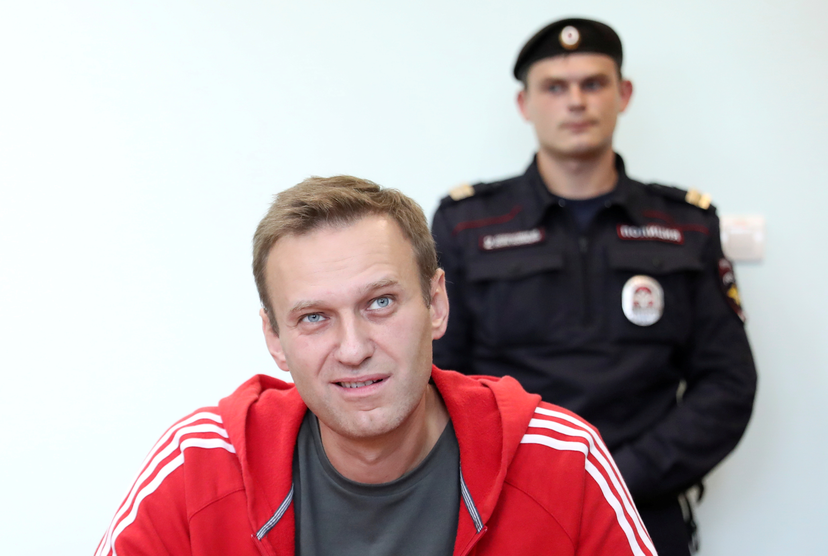 Principal opositor ruso Navalni fue detenido y liberado tras registro