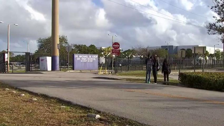 Maestra de Miami renuncia tras alegaciones de tener una relación con un estudiante