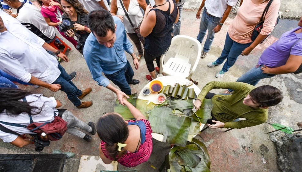 Presidente encargado Juan Guaidó entregó juguetes a 300 niños en Vargas