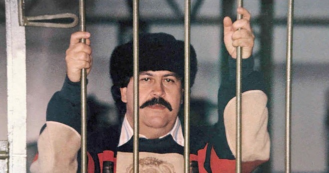 Celda cinco estrellas, reinas de belleza y orgías: la vida de Pablo Escobar en su cárcel personalizada