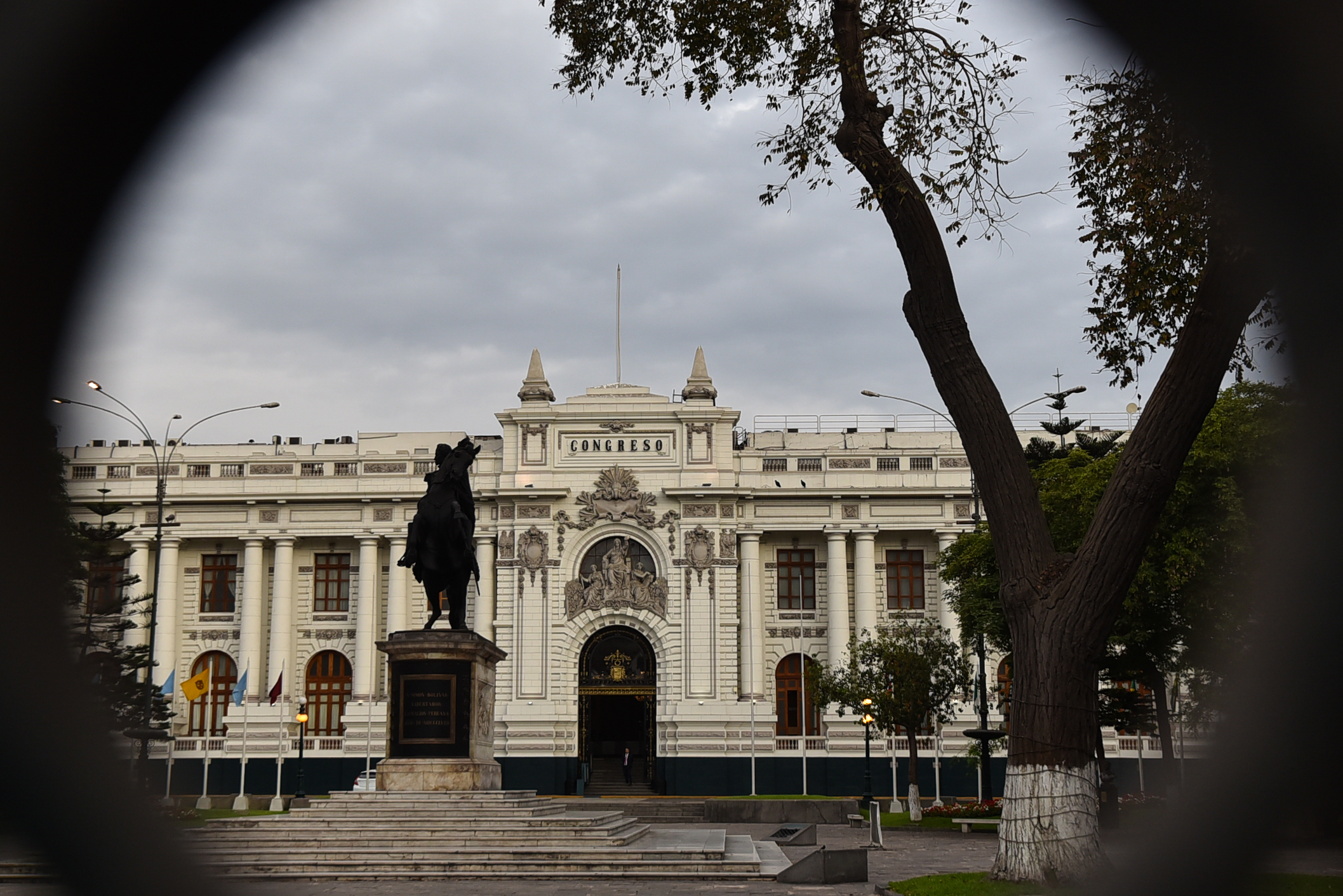 Tras polémica, oposición peruana se quedó con la dirección del Congreso