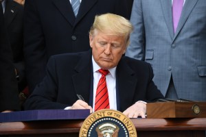 Donald Trump firma el nuevo tratado de comercio con México y Canadá (FOTOS)