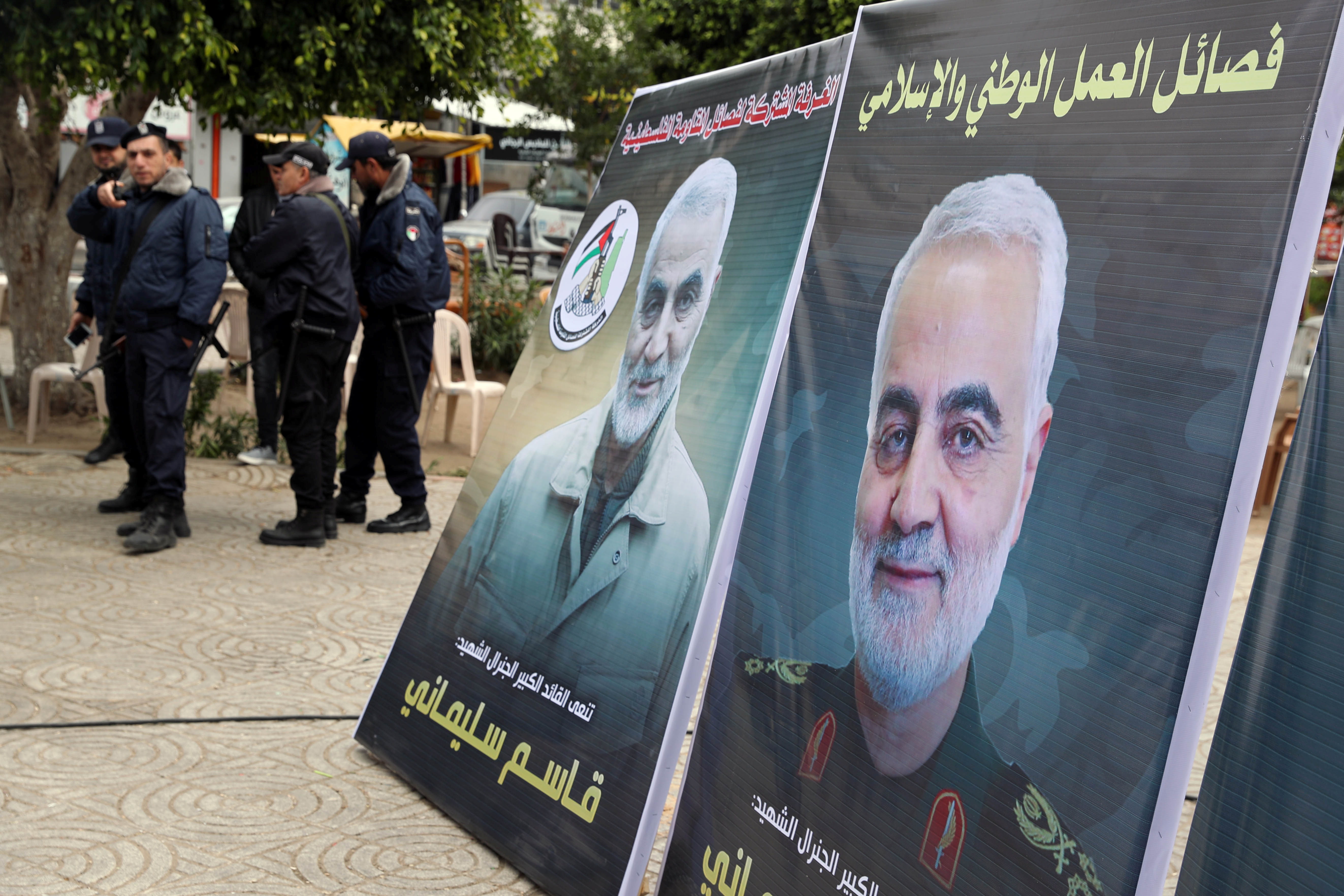 En VIDEO: Pancartas de Qassem Soleimani arden durante fuertes protestas en Irán