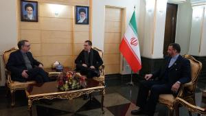En medio de tensiones, Arreaza visita Irán (video)