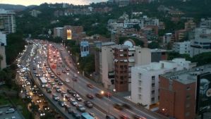 Concejal de Baruta recomendó precaución tras enfrentamiento en la autopista Prados del Este (Video)