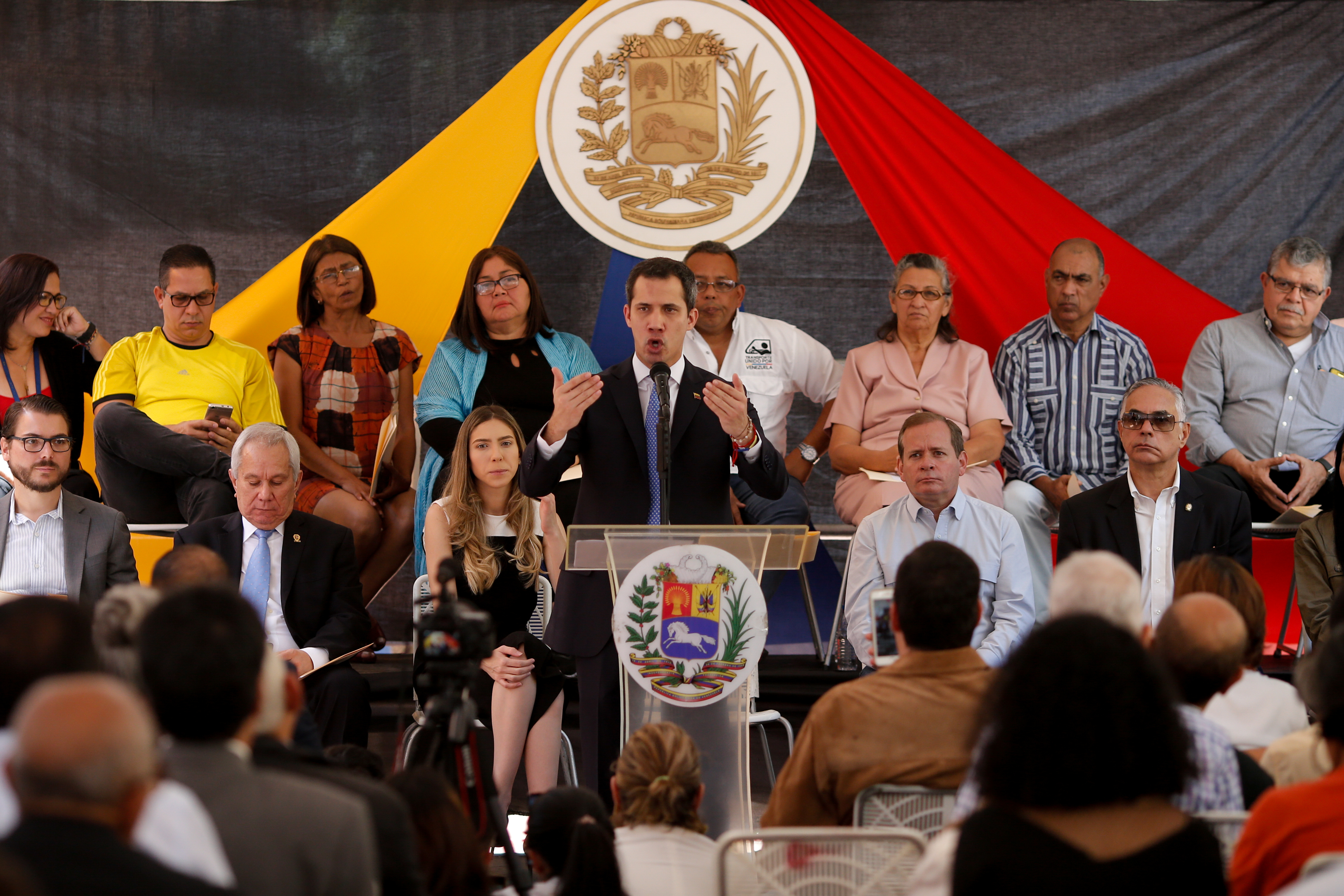 Gobierno legítimo rechazó órdenes de captura del régimen contra el equipo de Guaidó (Comunicado)