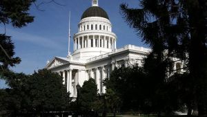 Tres proyectos de ley protegerían a la comunidad inmigrante de California