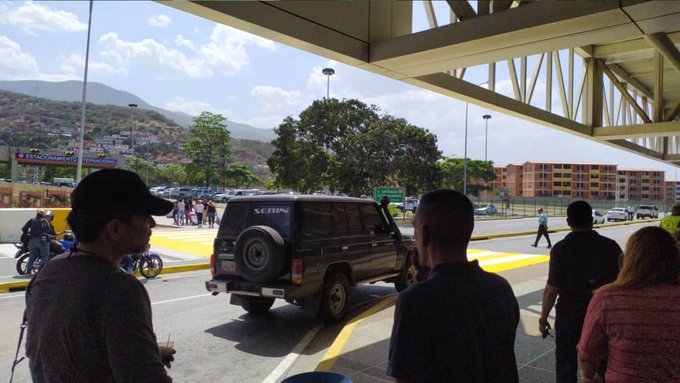 EN FOTO: Camioneta del Sebin llegó a Maiquetía #11Feb