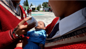 “Adoptó” a una menor de edad… pero luego la violó y embarazó en México