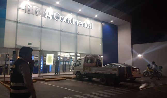 Denunciaron que presuntos venezolanos asaltaron un banco en Perú tras herir al vigilante