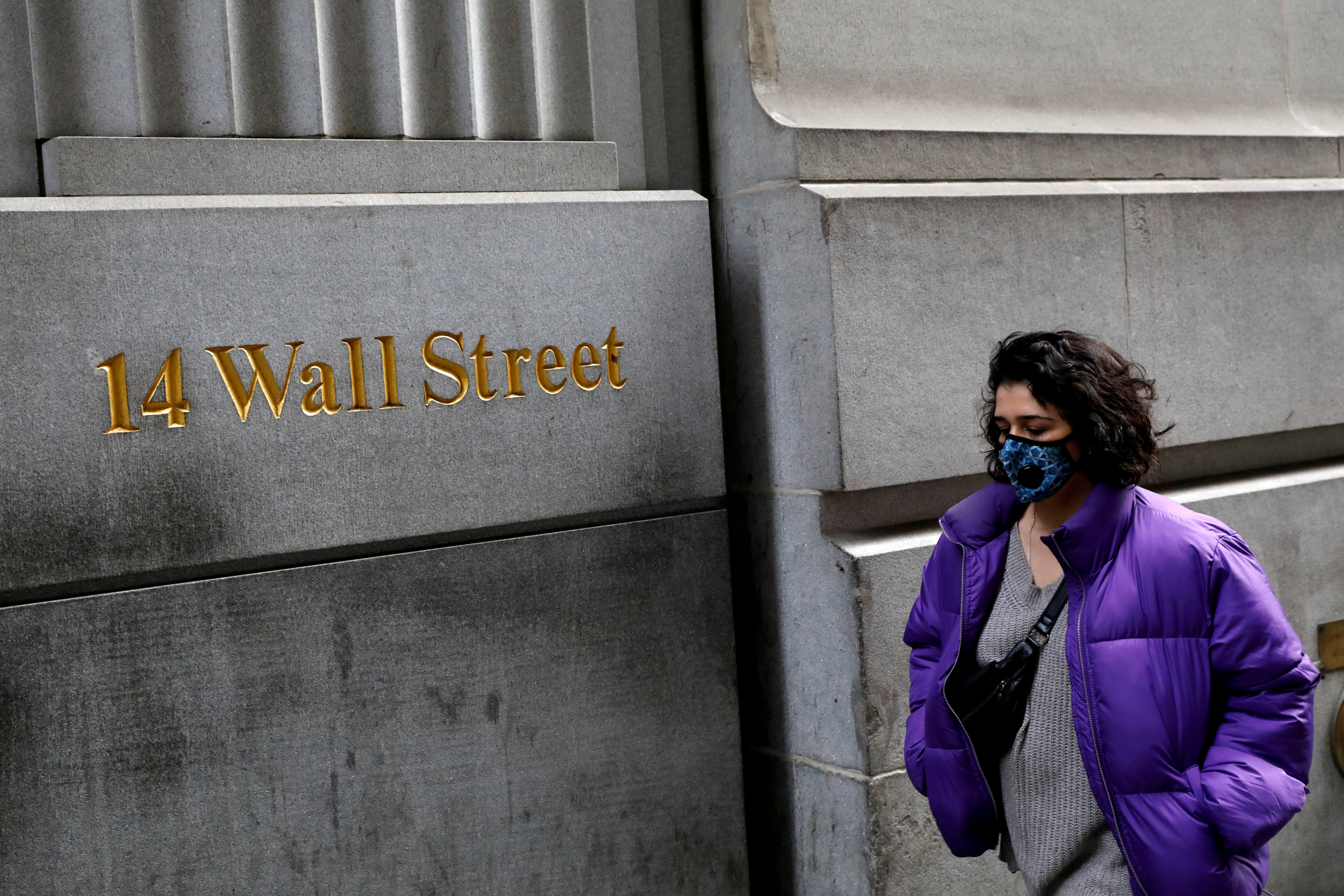 Wall Street vuelve a terreno negativo tras jornada volátil
