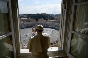 El papa Francisco alaba a los sacerdotes valientes ante la pandemia del coronavirus
