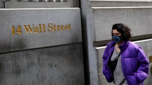 Wall Street cierra en verde una semana de récord y recuperación