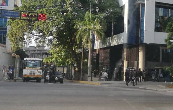 Reportan fuerte presencia de funcionarios de la PNB en El Rosal #10Mar (Fotos)