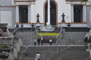Óscar Pérez llegó al Panteón Nacional: Colgaron pancartas en su memoria (FOTOS)