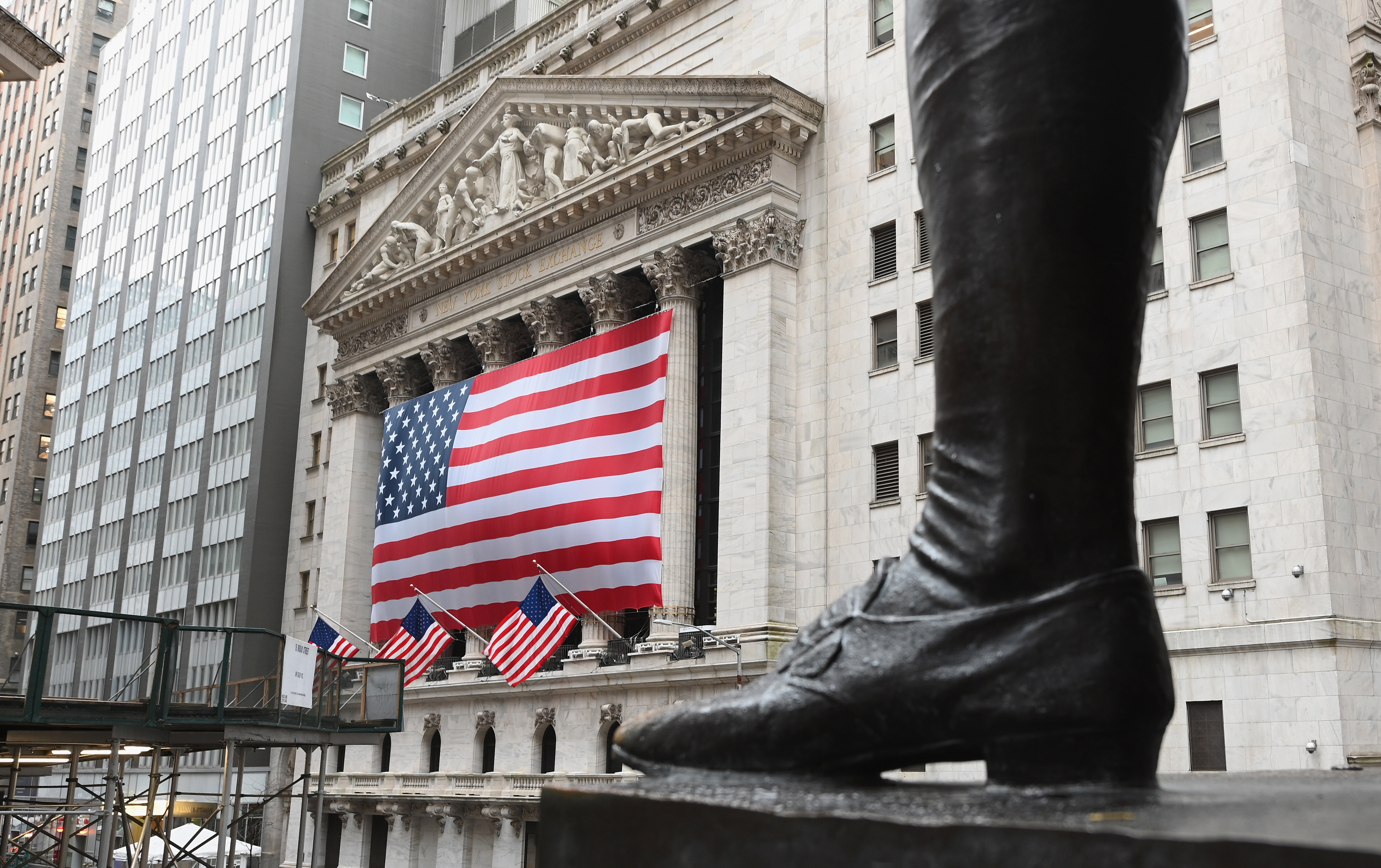 Wall Street termina en negativo por indicadores decepcionantes