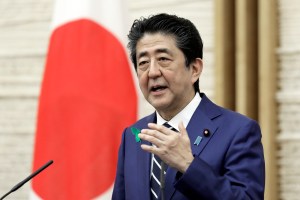 En Japón podría alargarse el estado alerta; Primer Ministro Abe pide más distanciamiento social