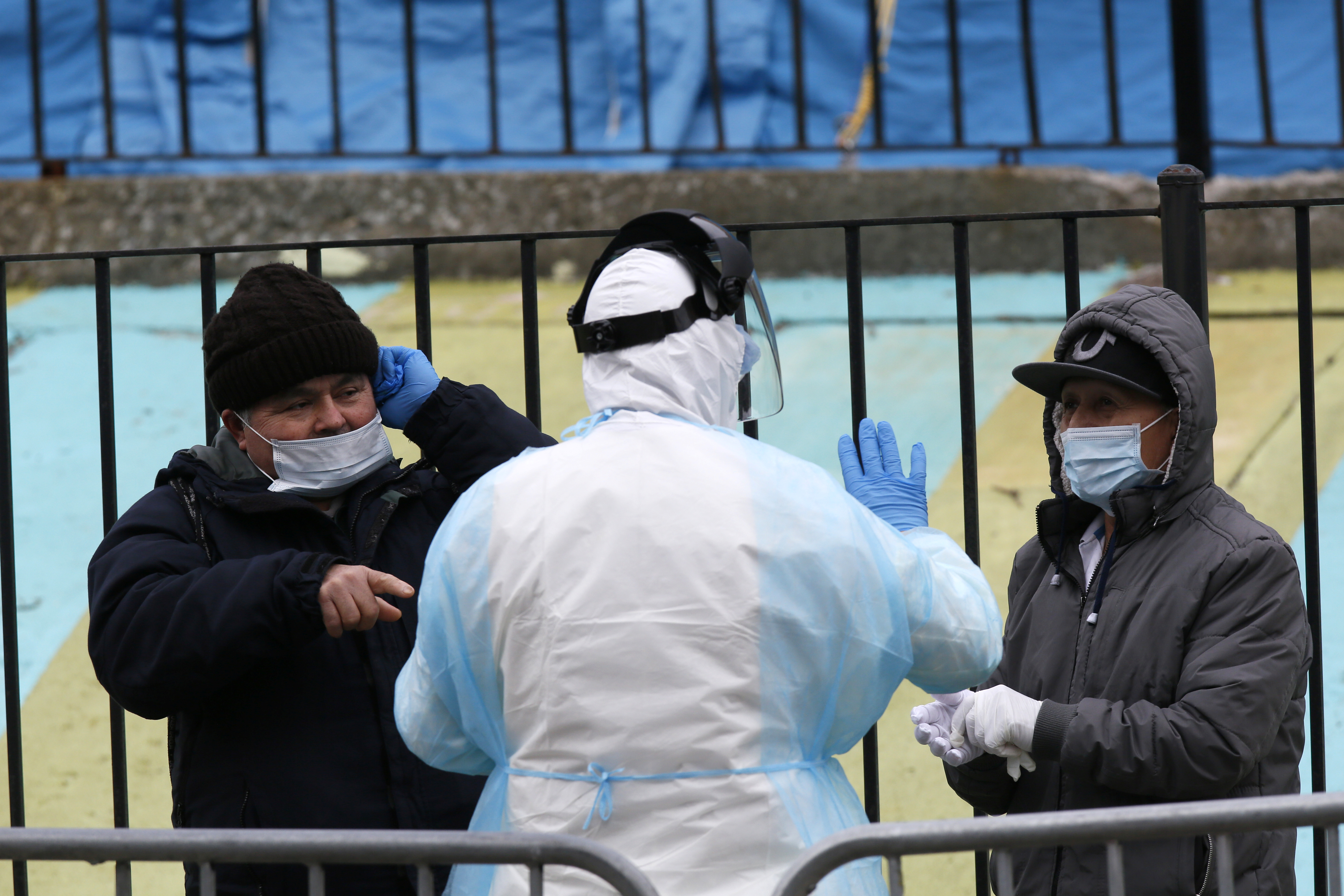 Encerrados en casa y sin trabajo: Estadounidenses enfrentan creciente costo del coronavirus